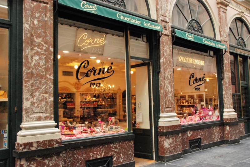 chocolaterie-ST MARTIN DE PALLIERES-min_chocolate_chocolaterie_shop_luxury_chic_gallery_brussels_belgium-558146